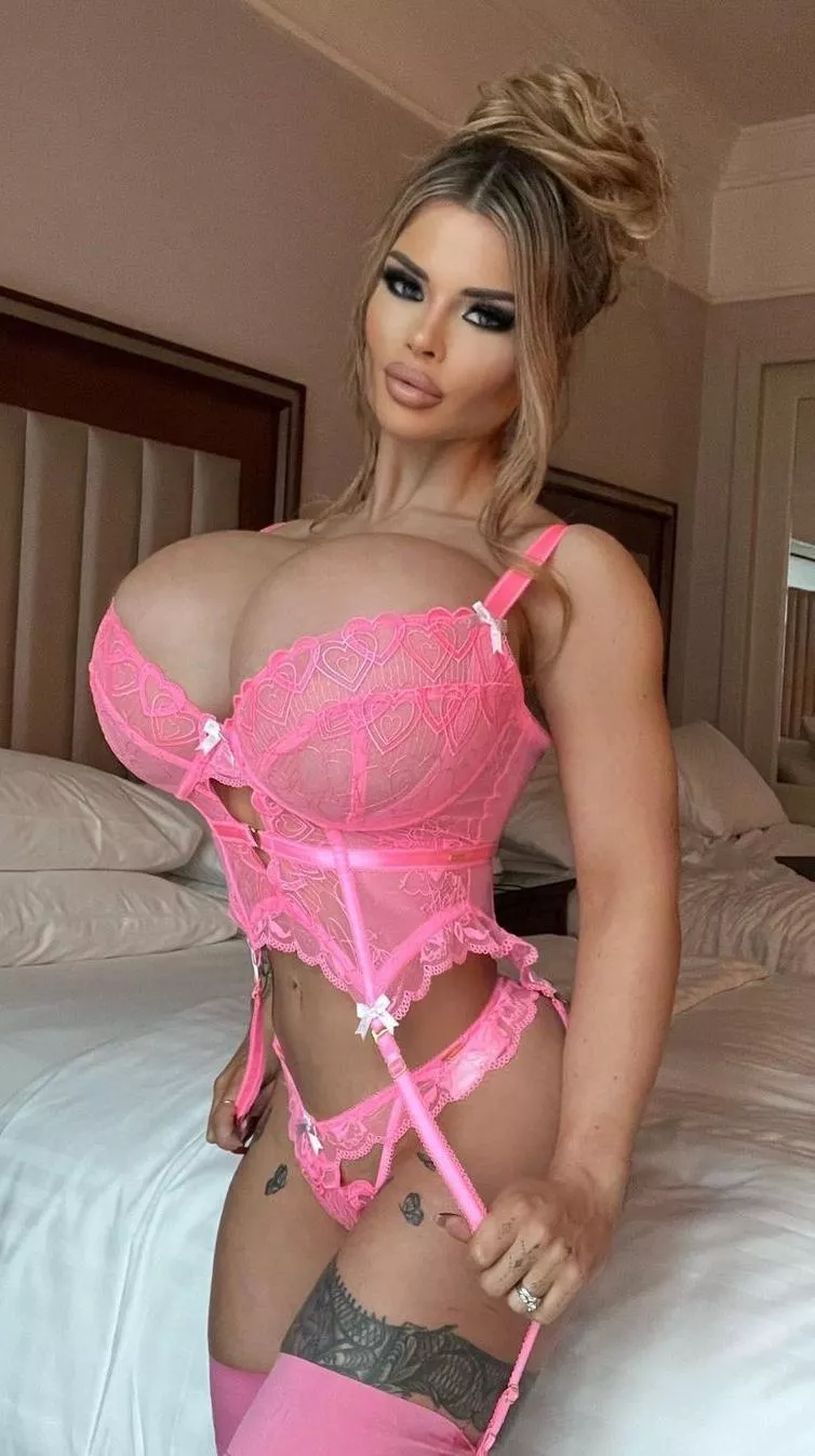 Paige looking pretty in pink....🔥🔥 posted by JJCAngler