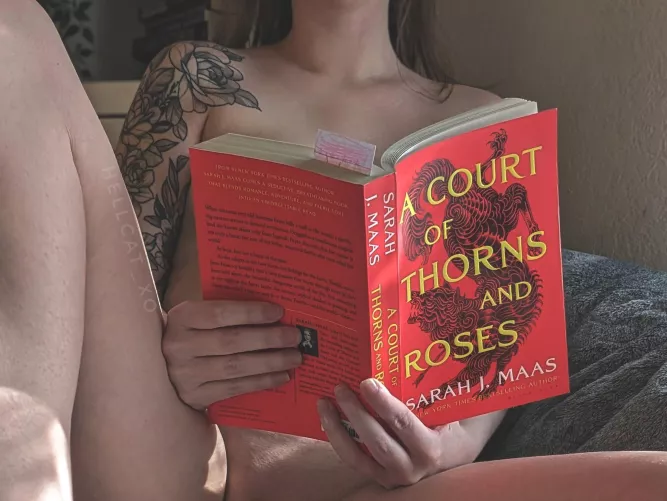 Reading is always more fun in the nude. by hellcat_xo