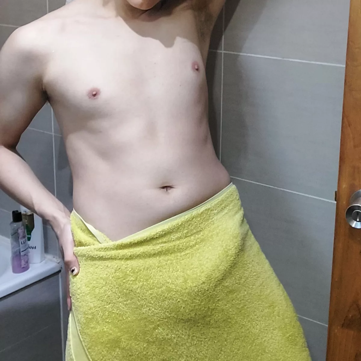 Seeing this, would u join me in the shower? posted by GruesoDeseo