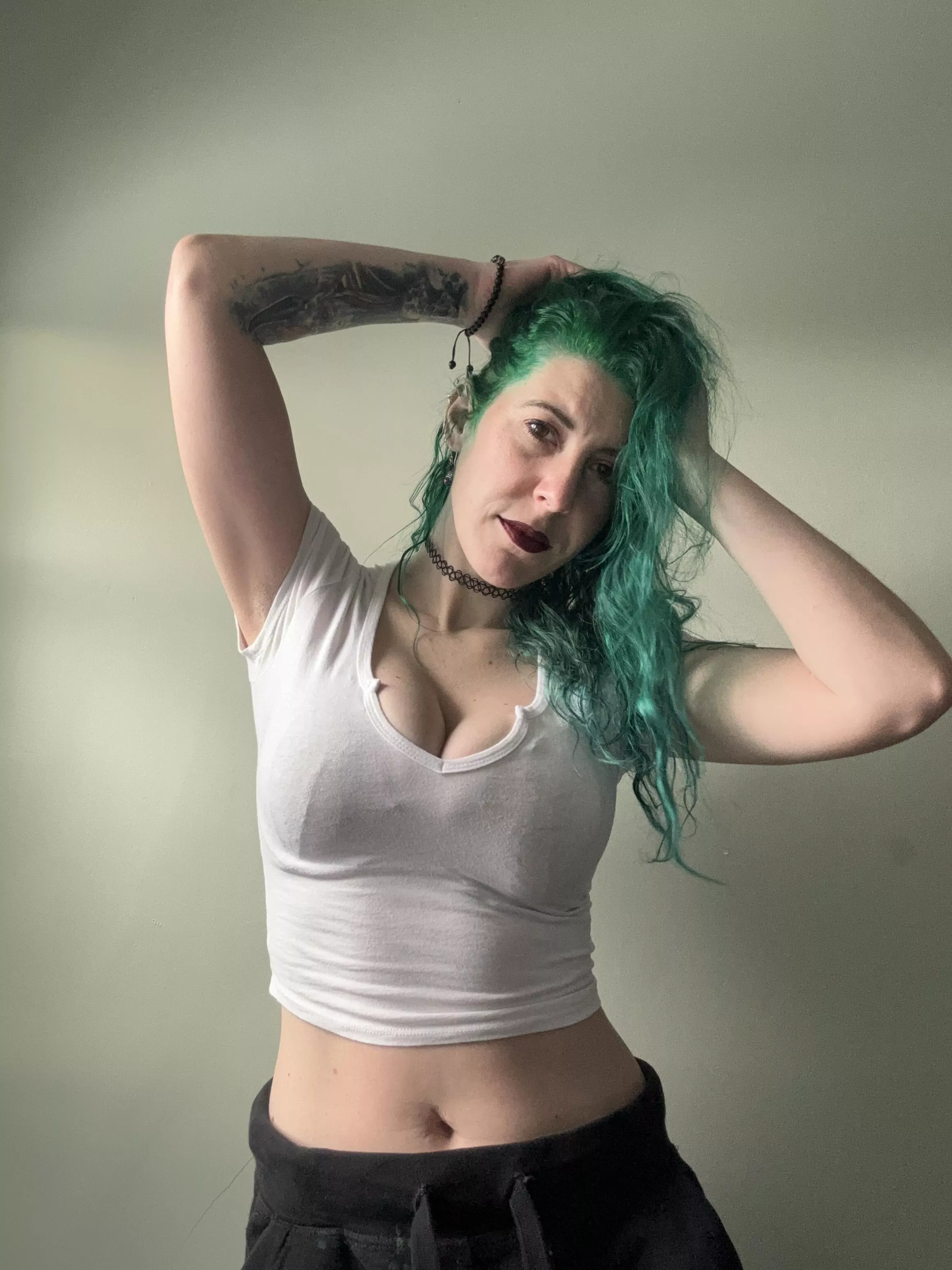 Sexy in a crop top posted by sirenskiss3