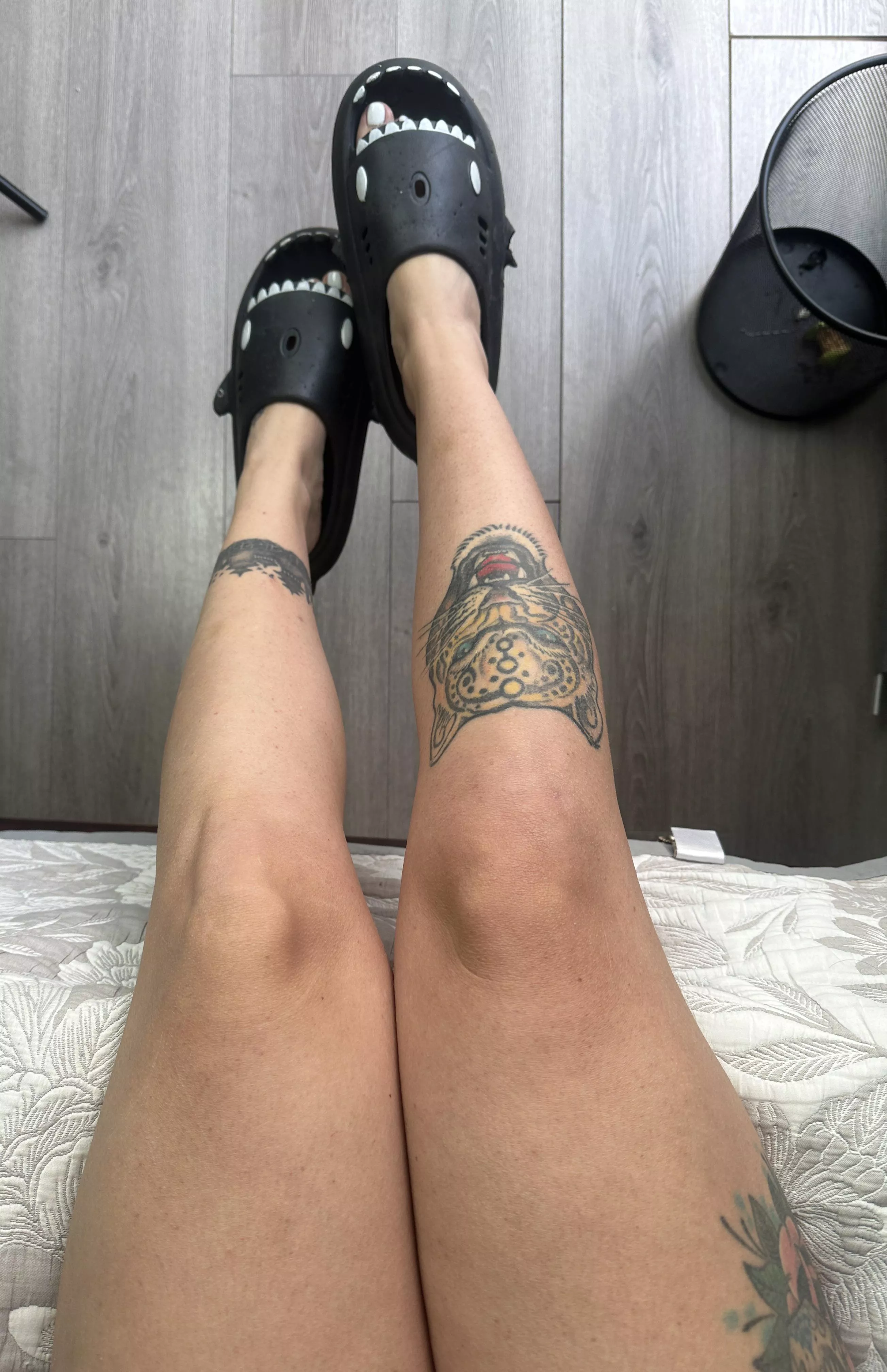 tattooed legs yes! posted by ottaviia