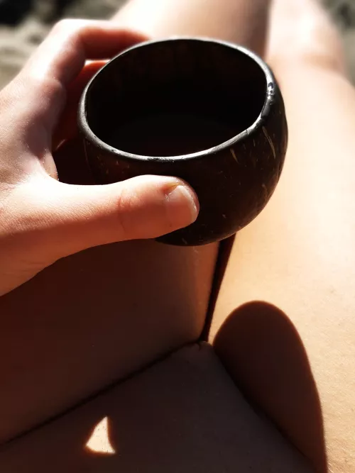 The week starts with a coffee on the beach by vulpesnudista