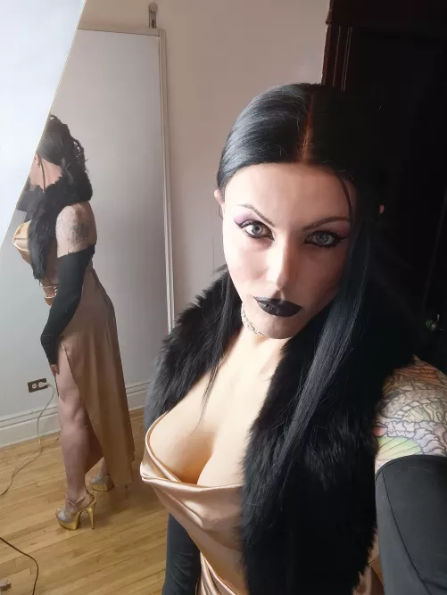 Trying new style by Vania_Belladone