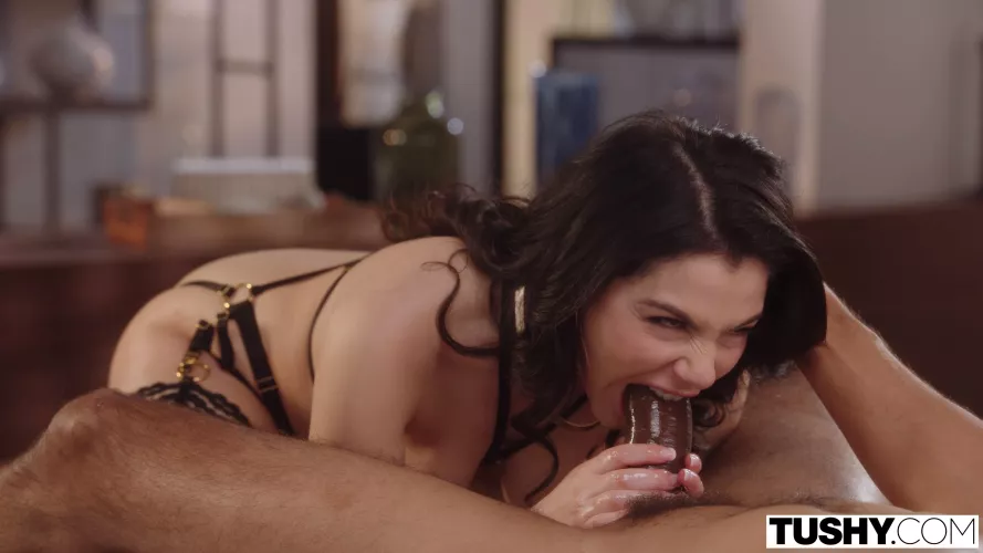 Valentina biting down by alchupanebra