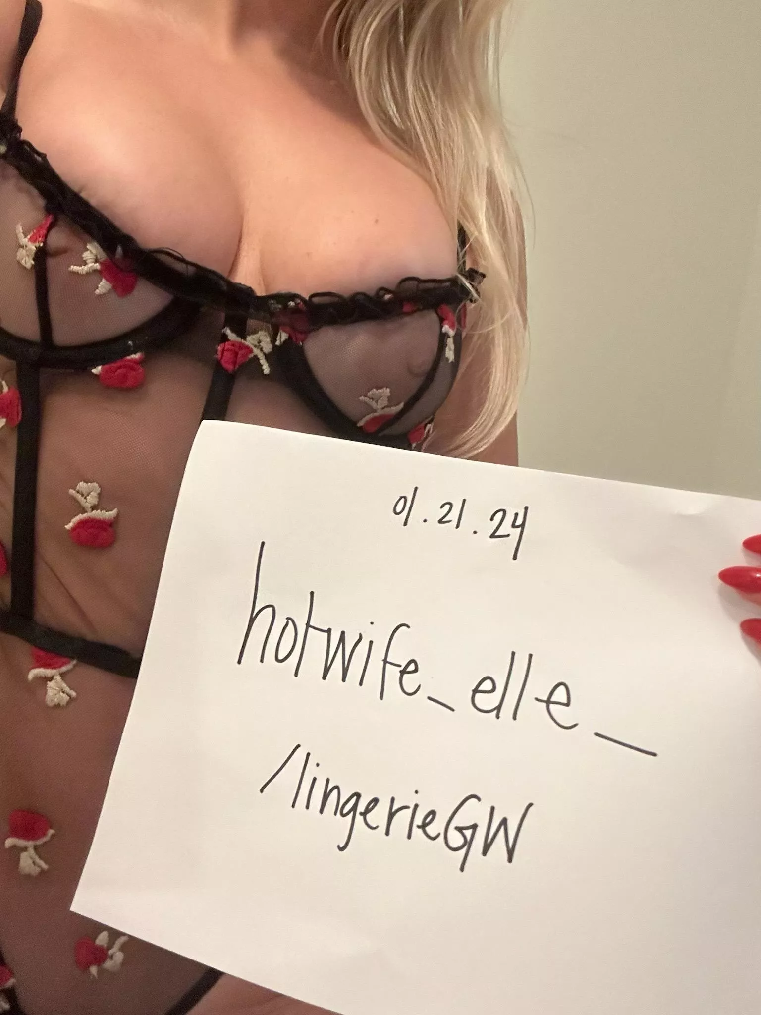 Verification request posted by HotWife_Elle_