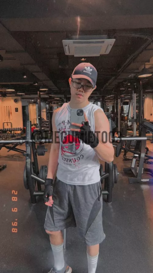 Werkin Out 👋 by megumieto03