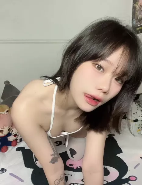 Would u date a girl like me posted by PhotoWorth