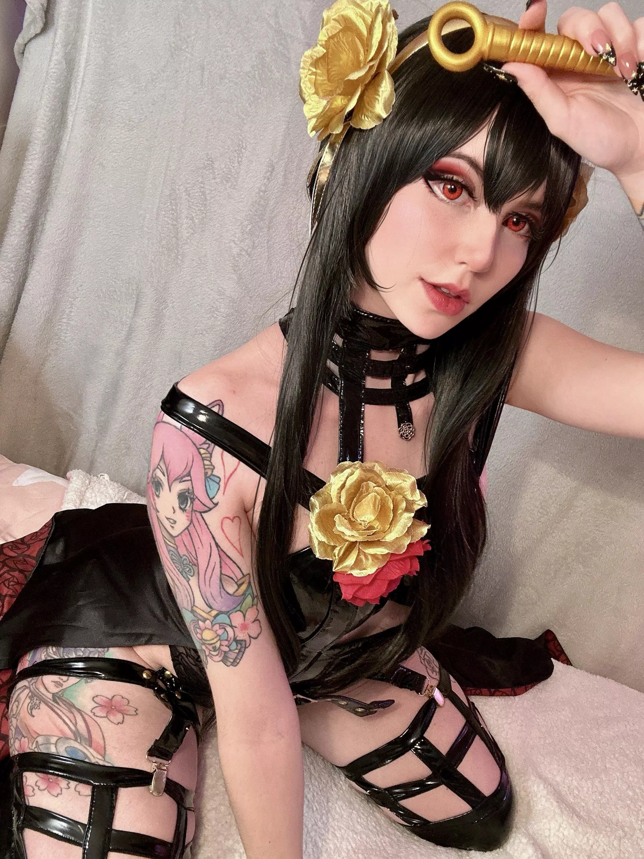 Yor Forger cosplay by NyaxSama ❤️🌹 posted by Nyax-sama