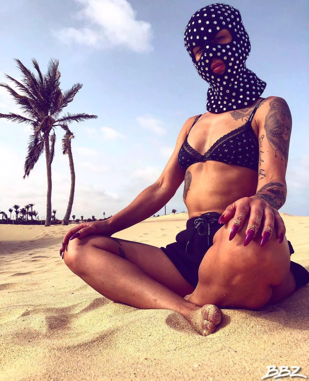 You like them short or long? 💅🏼💋 posted by iam_bbz