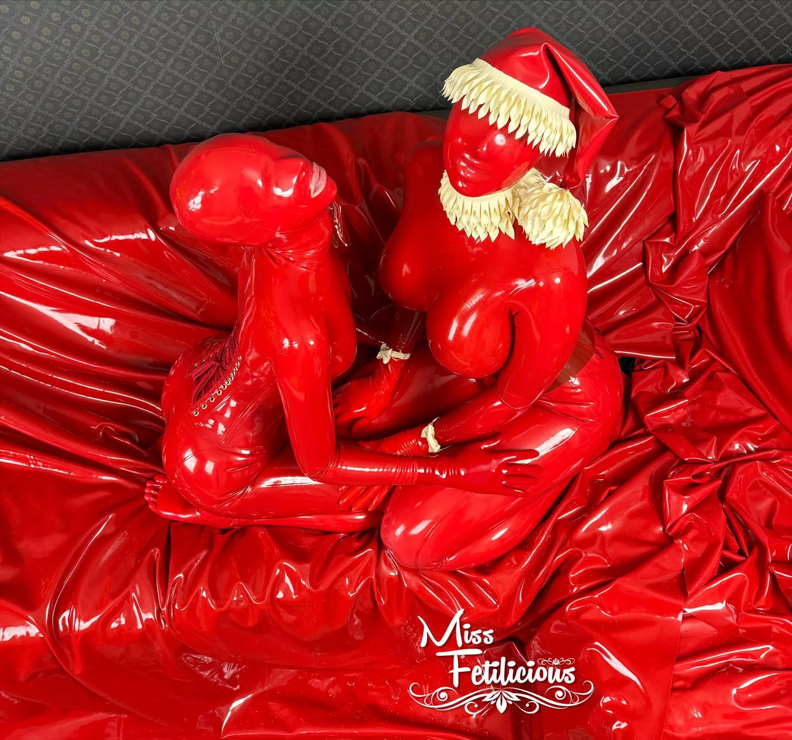 2 dolls in a sea of latex 🤶🏻 ❤️ posted by Miss_Fetilicious