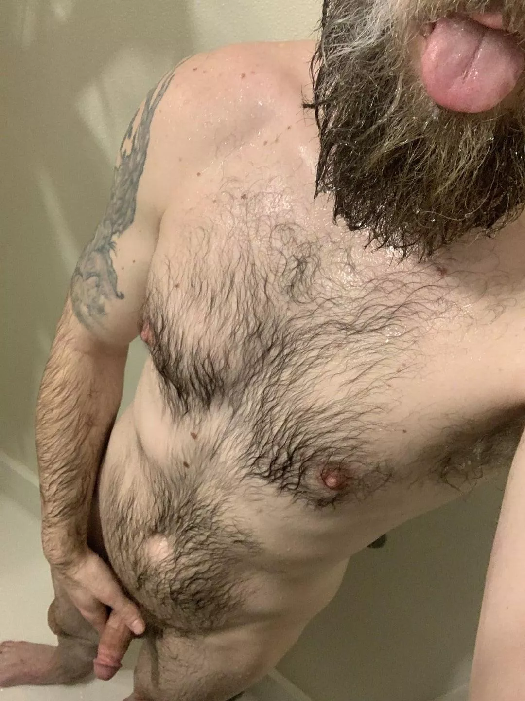 (28) what do y’all think ? posted by Beardedmuscle9