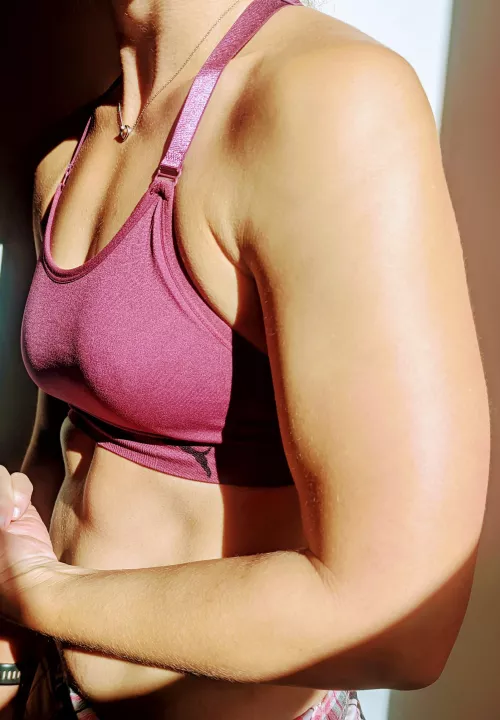 35 [F] - How many abs can u c on my shredded mom tummy? by Freya_Jaxson