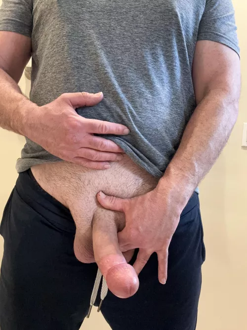 [44] daddy just got back from the gym and needs a good massage. by brucewa19