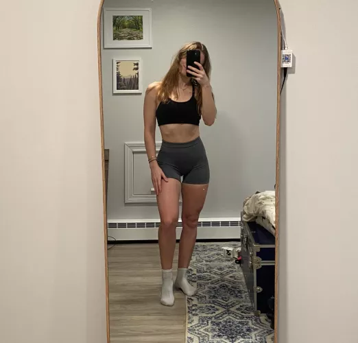 A fit babe 😉 by hornyhamburglar