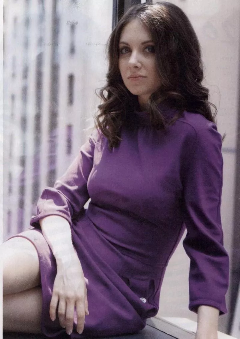 Alison Brie posted by UncleSquiffy