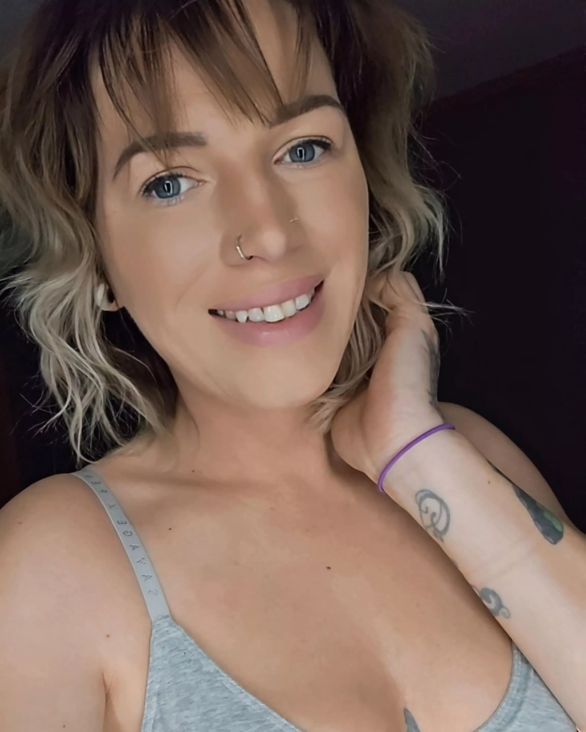 Blonde baddie at your service posted by milfnextdoor920