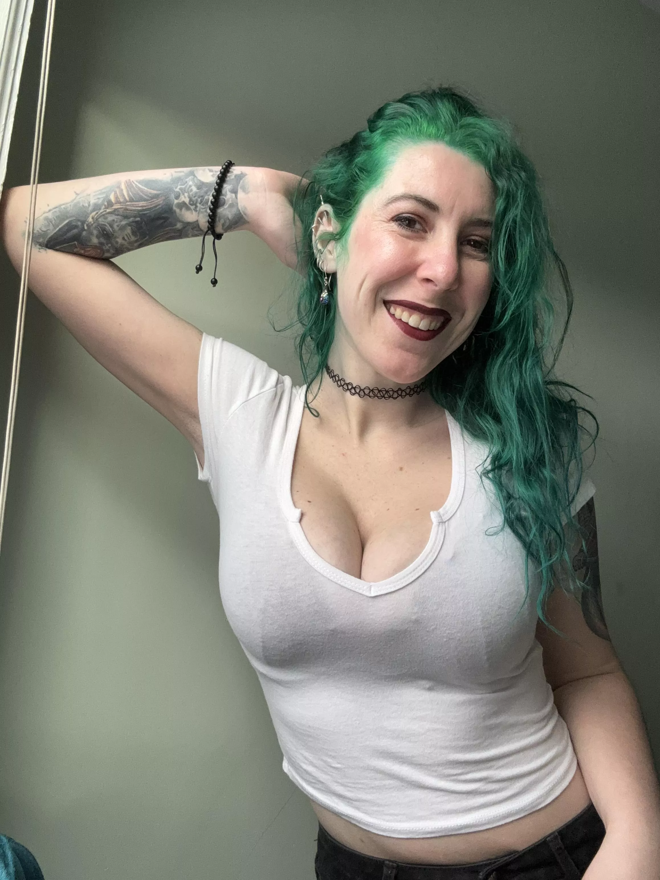 Busty smiles posted by sirenskiss3
