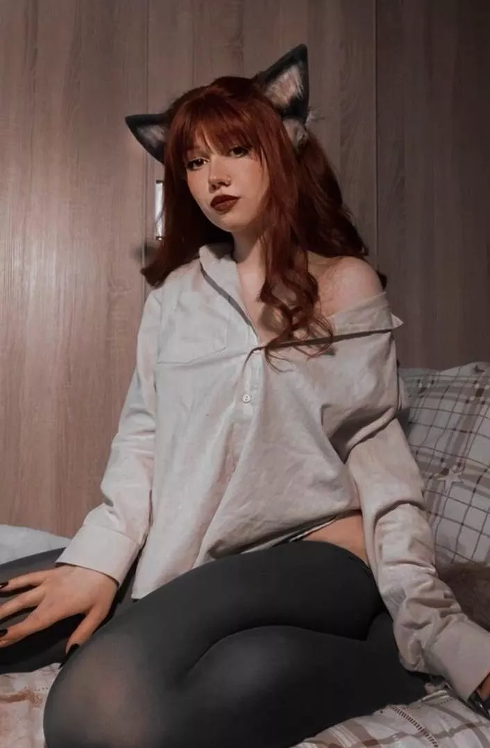 Can I bite you?🫦 posted by Luna_foxie