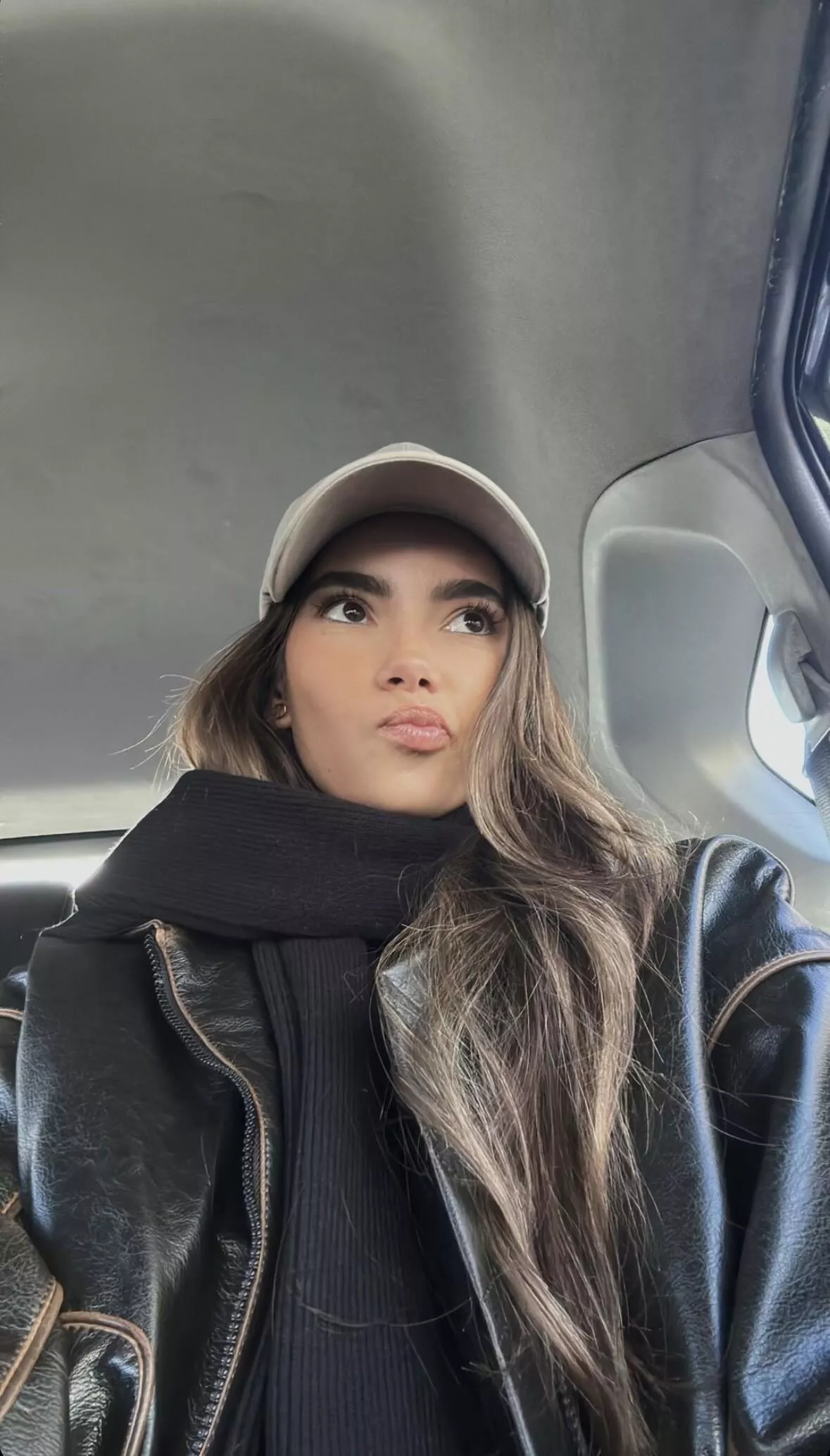 Cindy Mello posted by James007BondUK