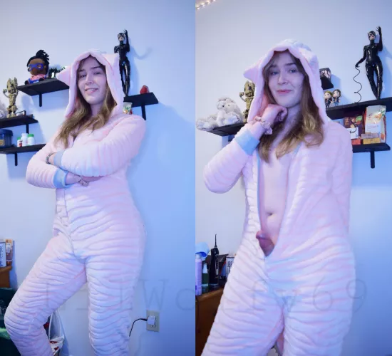 Come over here and snuggle with me! I'll keep you warm💘😋hehe by Lydiawoolfy69