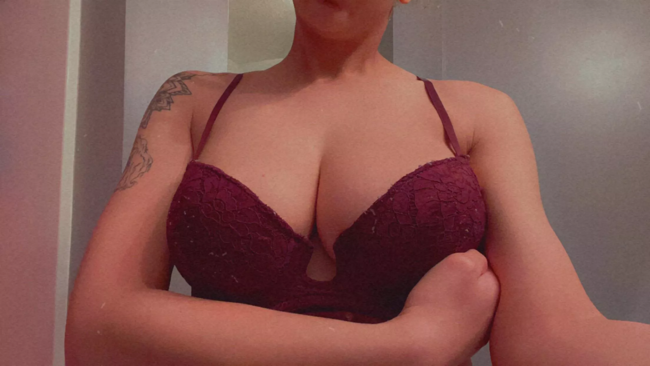 D cup tittys waiting for your loads of cum posted by yhvygvvv