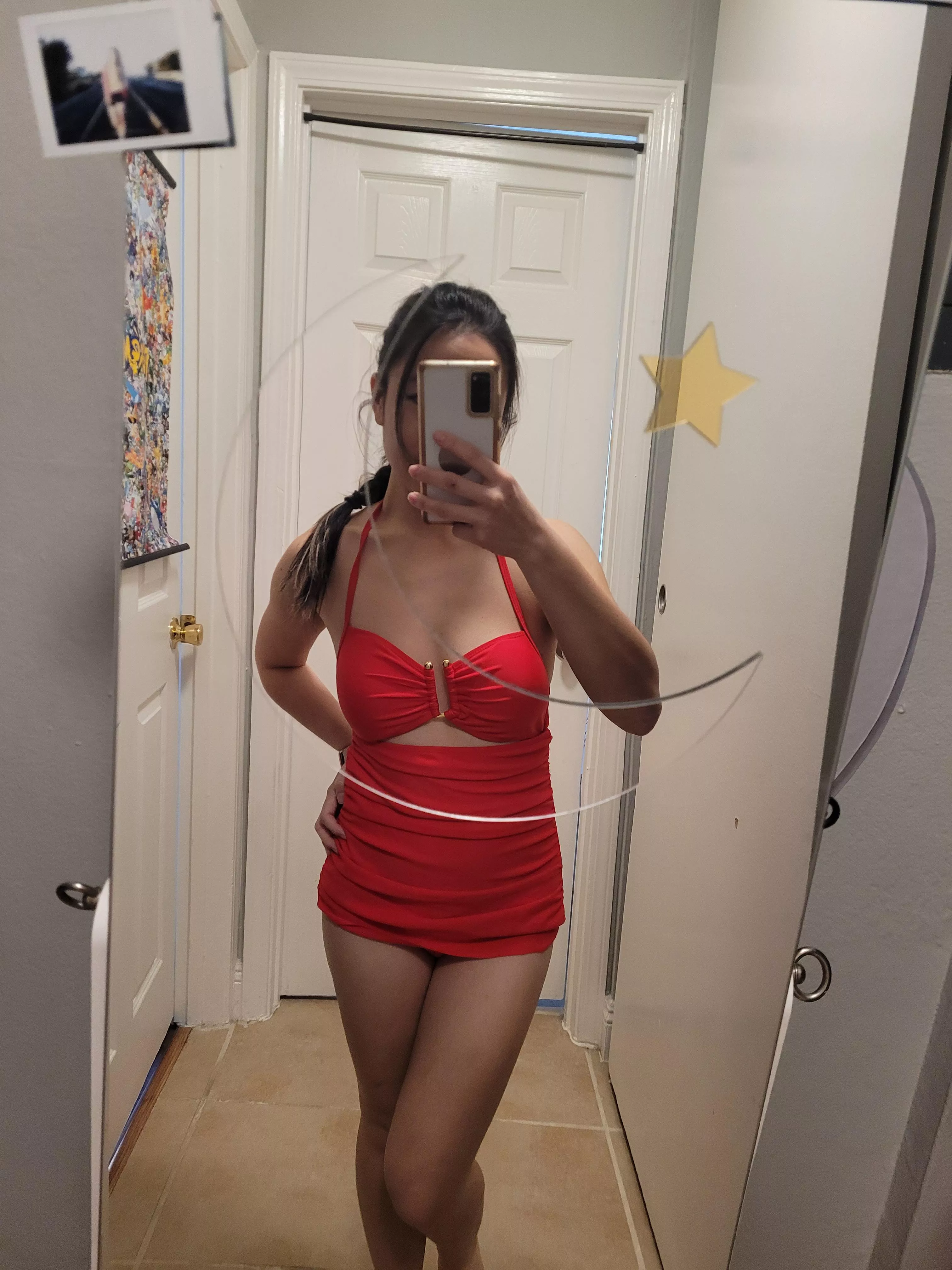 Do red look good on me ? posted by Lileevee02