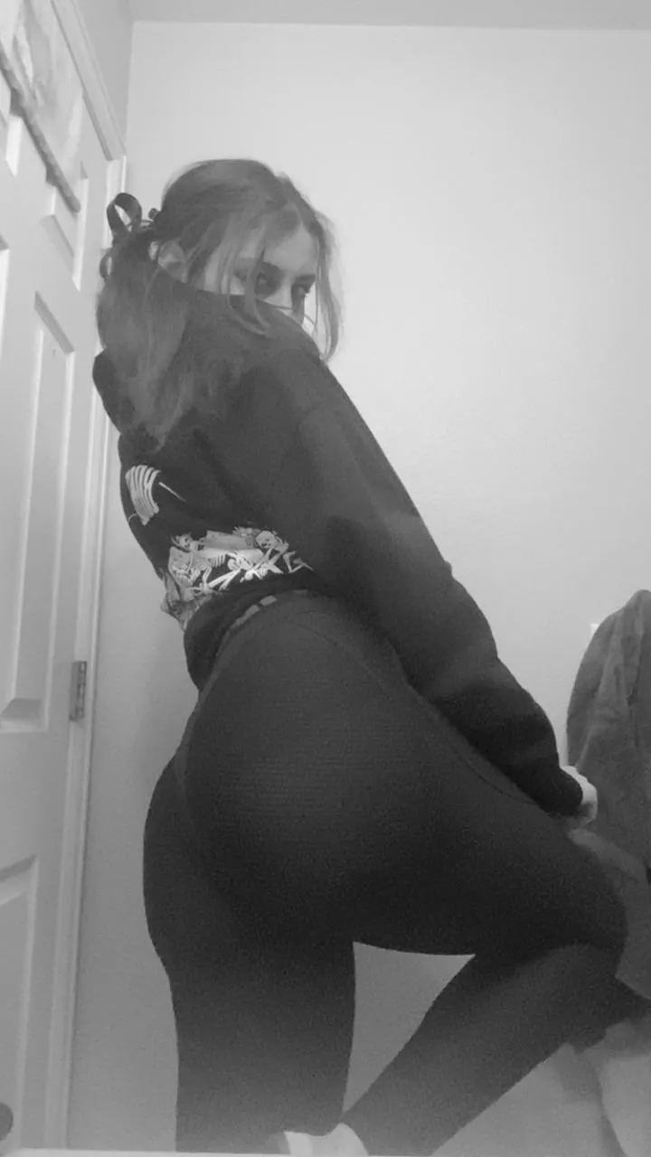 Do you like my leggings? posted by 6wavy6baby6