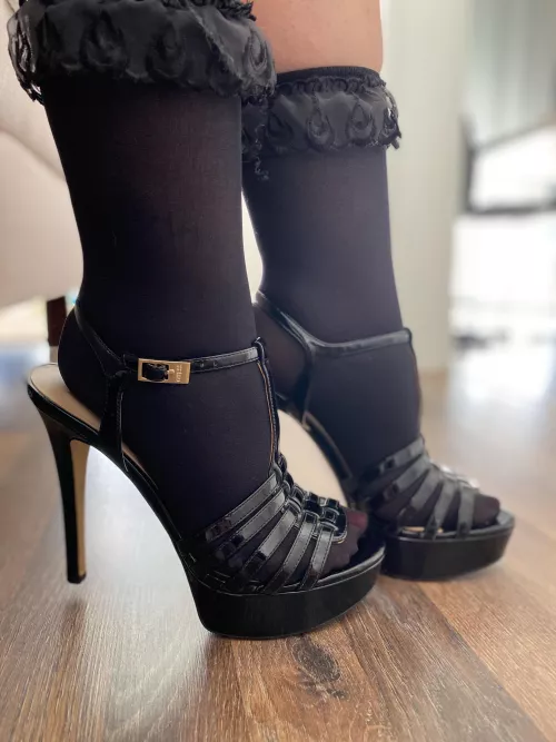 Felt cute and cozy by theinkedsiren1