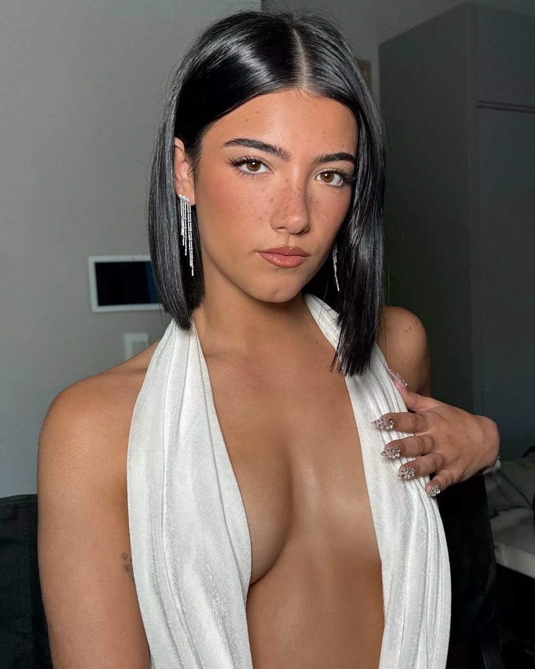 Good time to get dumb for Charli D’amelio posted by celebjerker77