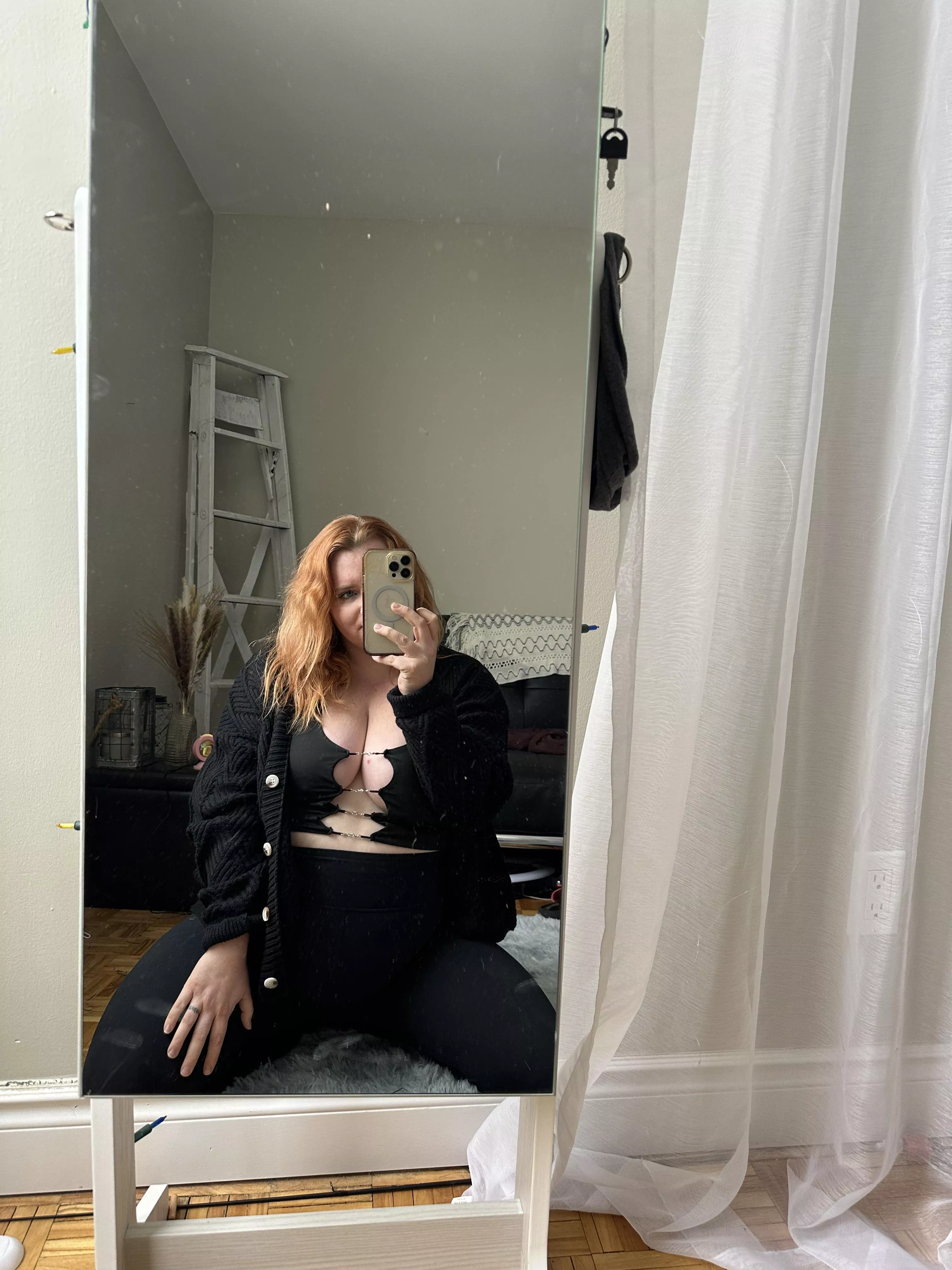 Got a new mirror for selfies :) posted by Lauraleslie