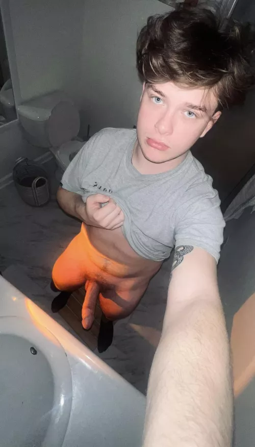 had to sneak and bust one out in the bathroom today by hungchasetx