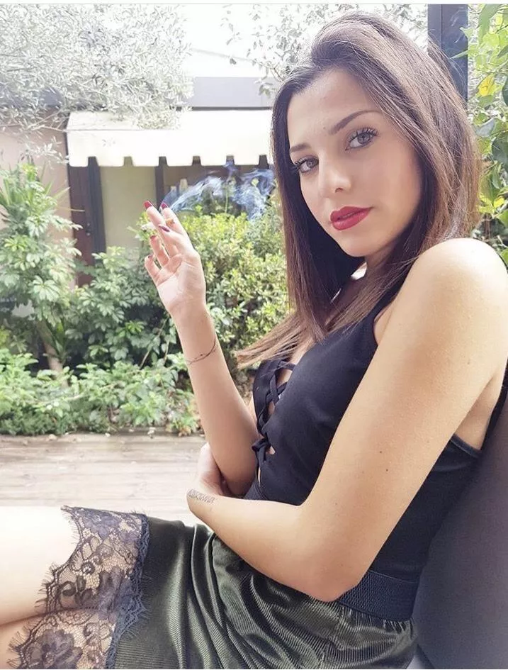 I definitely wouldn't mind sharing my wife if she smokes for me like that ♥️😍🔥 posted by No_Breadfruit3997