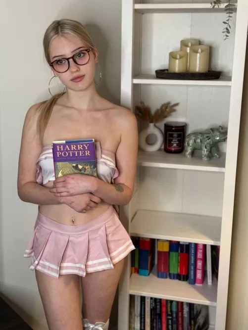 I enjoy dressing in miniskirts without undies. by xxwn