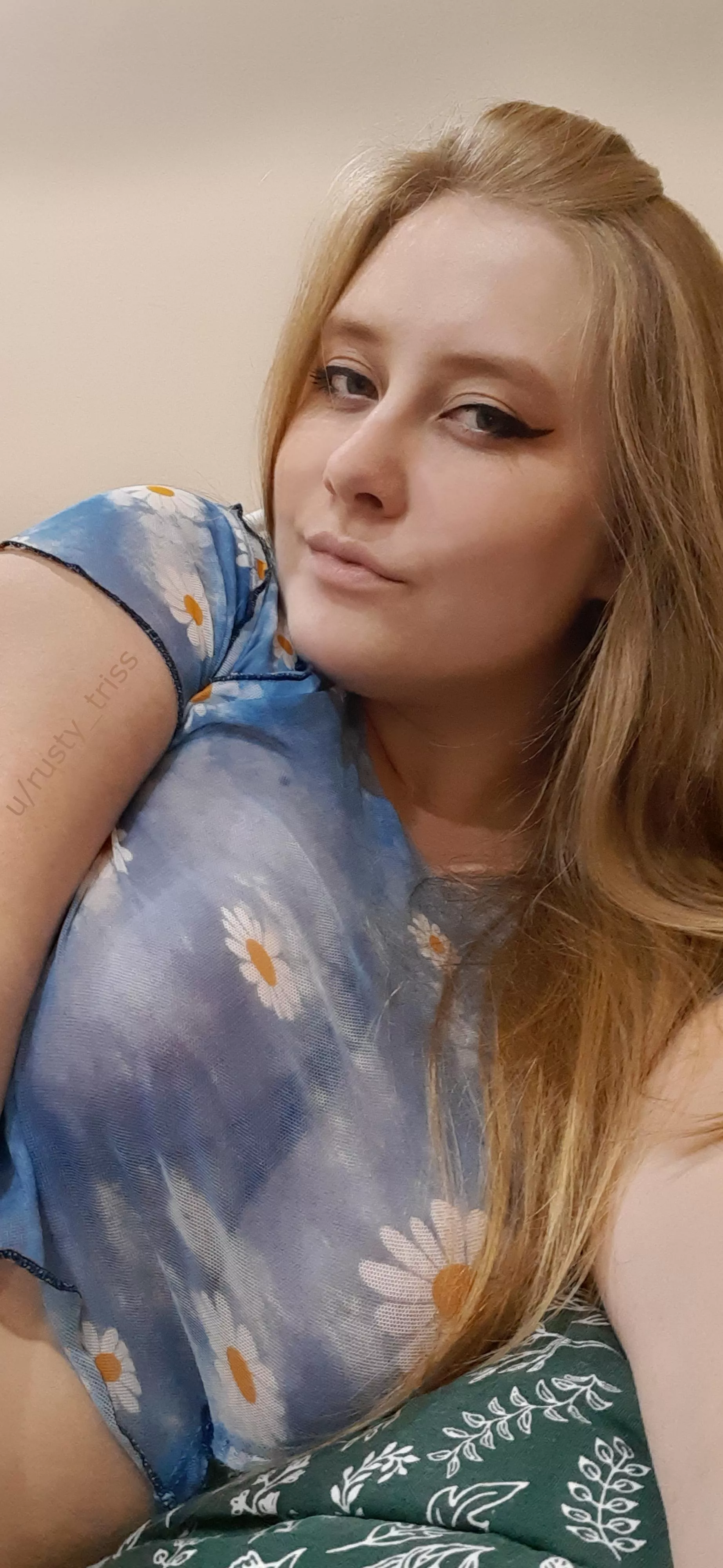 I have no clue why my professor keeped staring at me whole lecture 🙄 posted by rusty_triss