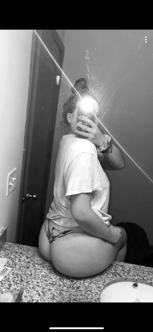 I invite you over to my place to watch the game and my girl walks around like this, what are you doing? by betformygirl