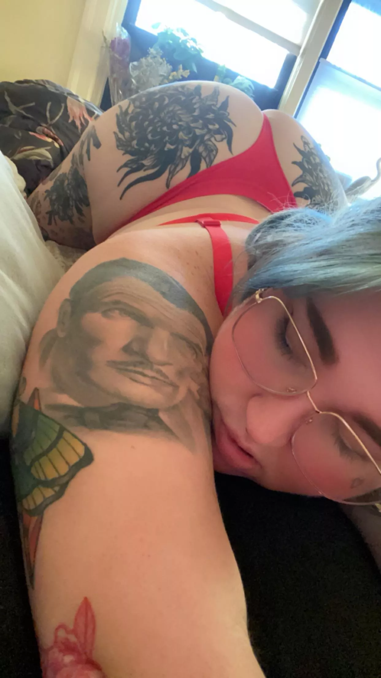 I love how red looks on me. posted by Thiccassso