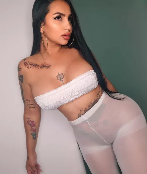 I think tights on a naked body is sexy by ShowyAnom