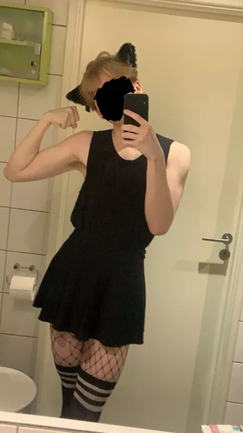 I’m a big strong boy 💪😸 by BunchaRandomShi