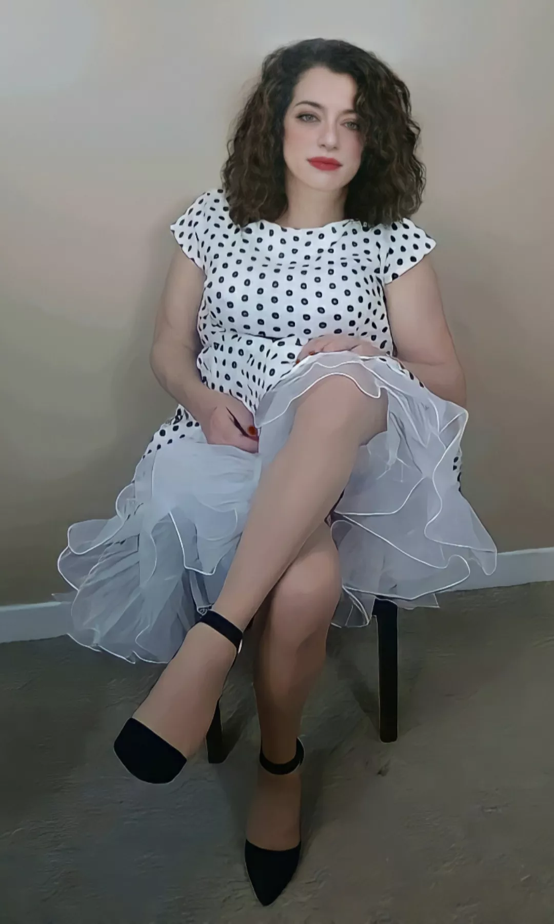 I've always enjoyed retro outfits, I find them so feminine especially when wearing stockings & heels posted by Jacqueline-Dax