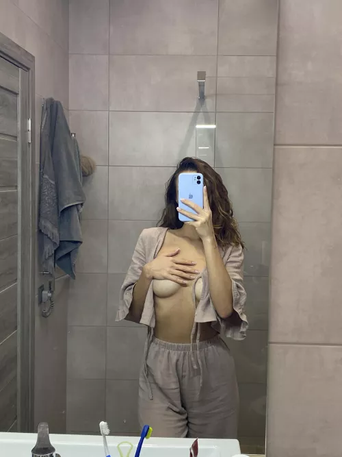 keep me company in the shower by Knohno