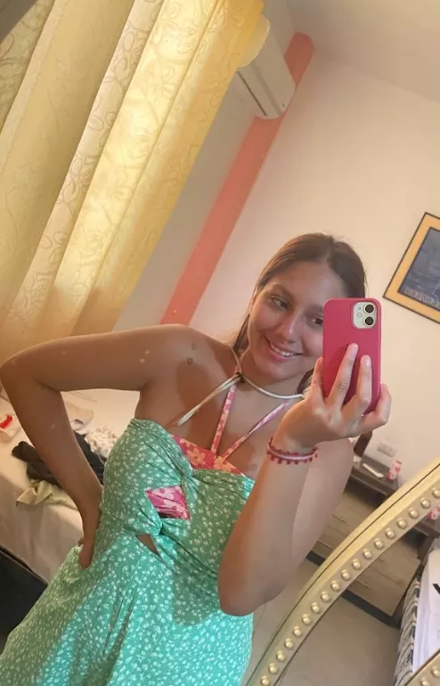 Look so pretty on this green dress posted by awayUnseat519