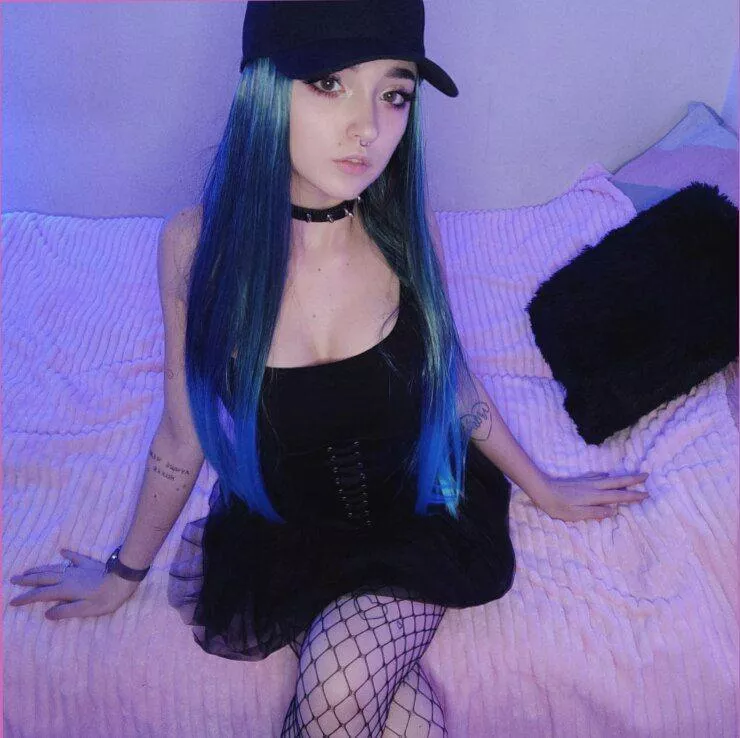 My ex said I'm too kinky, fuck him, it's my natural desire! posted by zedstrox