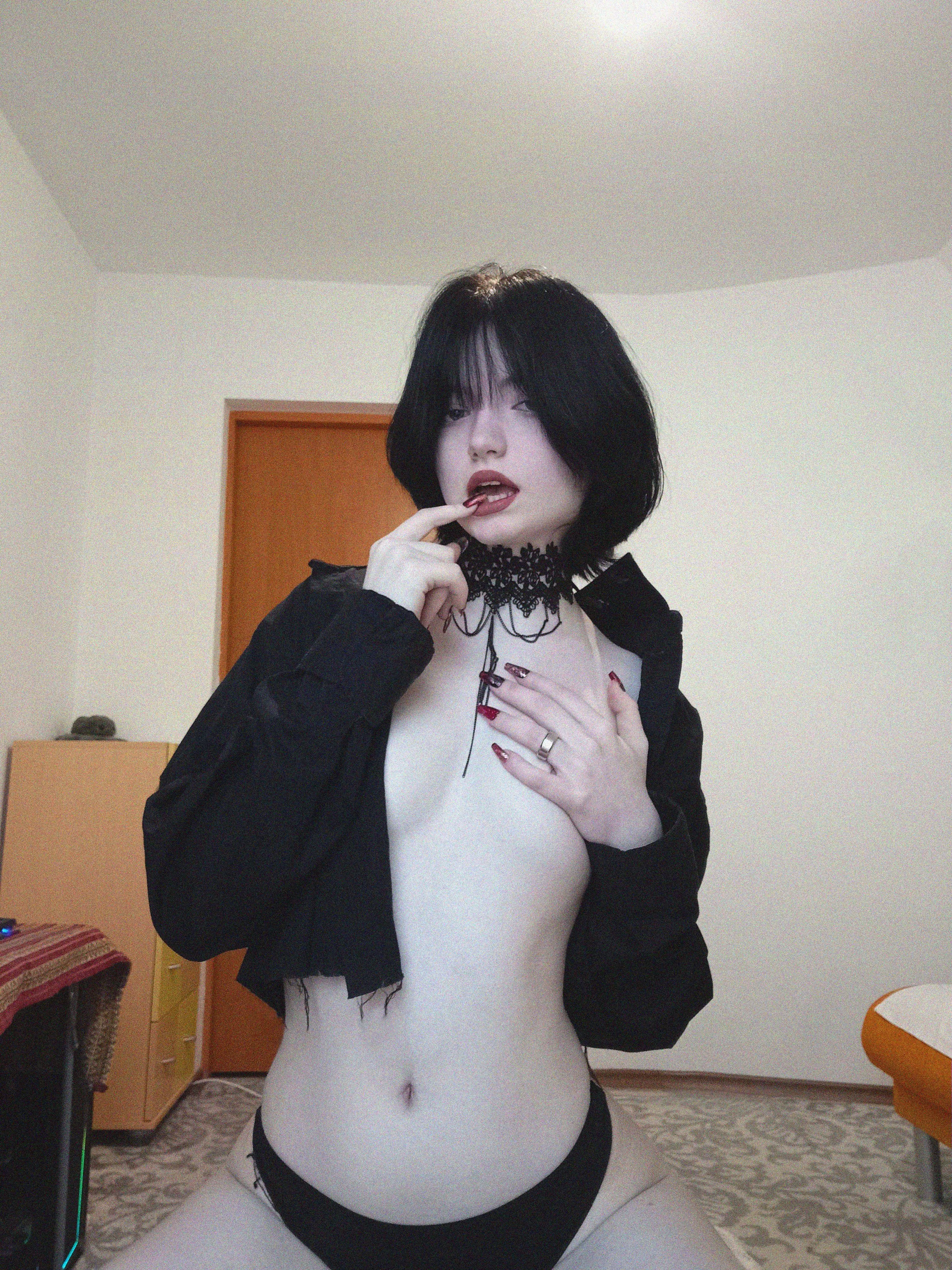 Put your face between my goth boobs🥵 posted by AnnaPlaylist