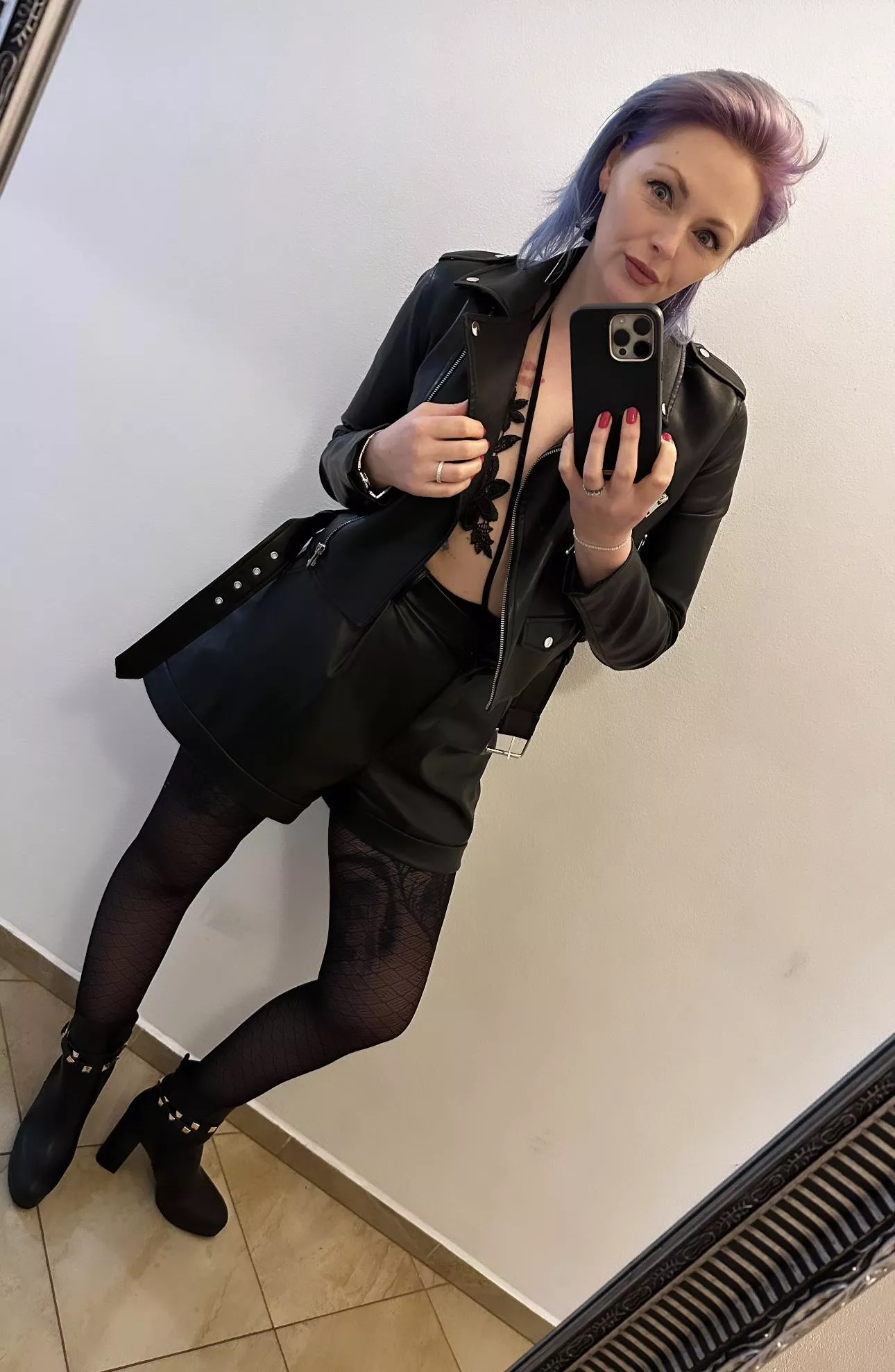 Should I wear a leather jacket open or closed? posted by theinkedsiren1