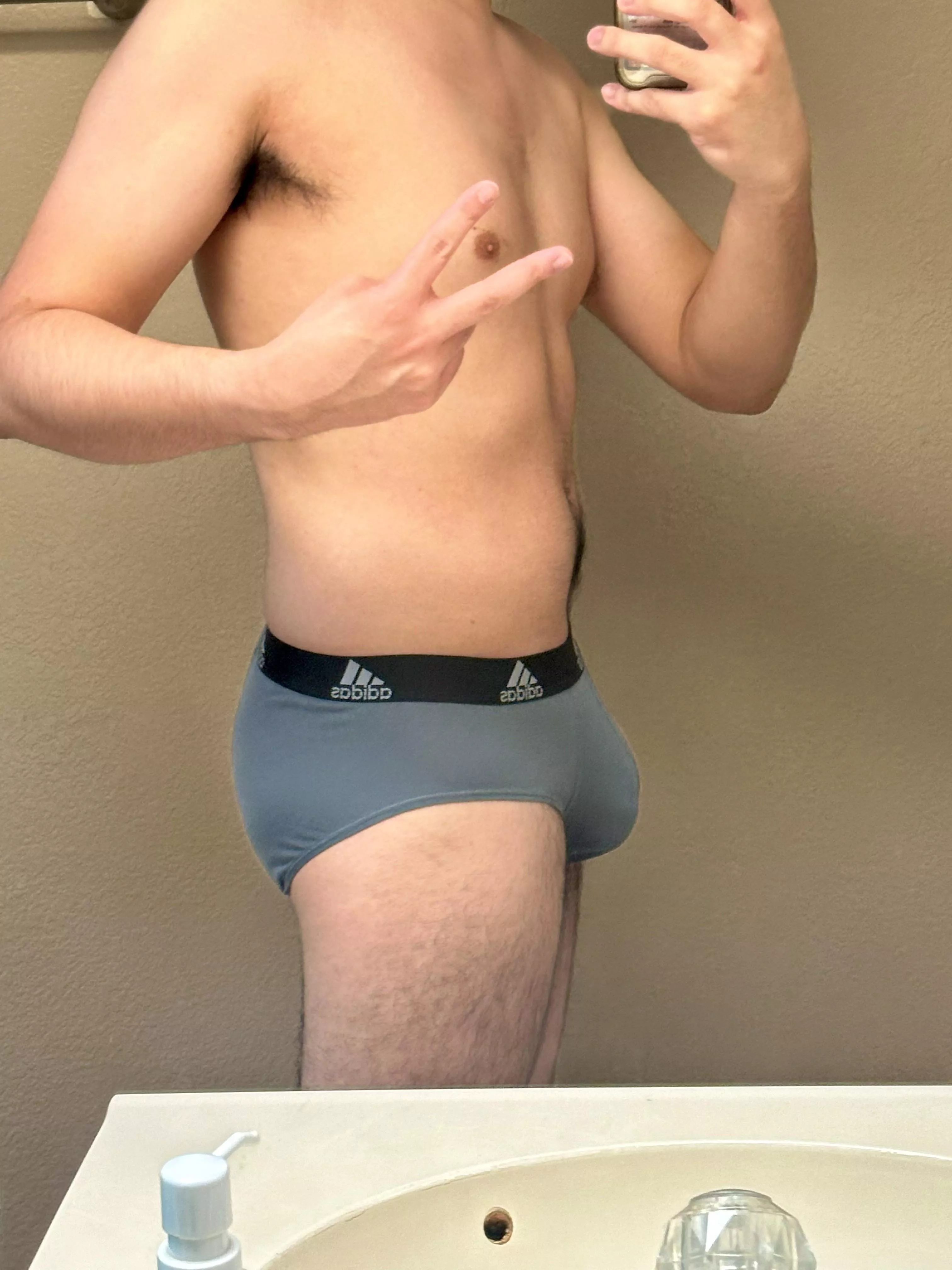 Some bulge for you ❤️ posted by Salty_Cup_9751