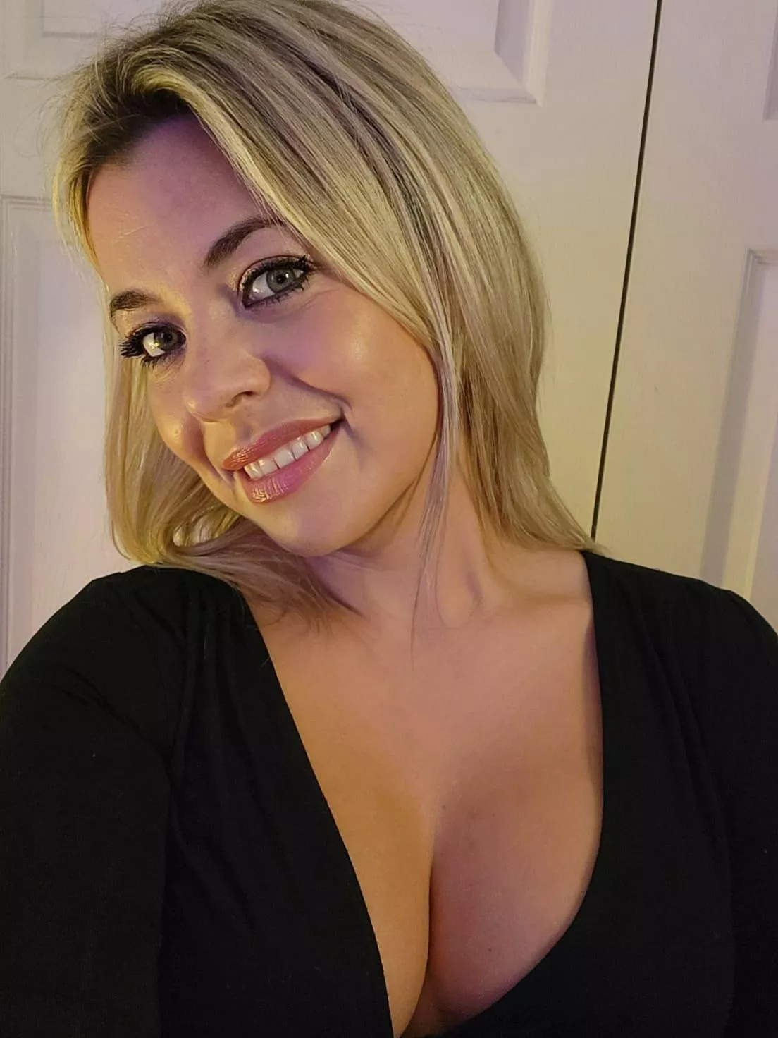 Some nice Milf cleavage posted by FrankieFiestyMilf
