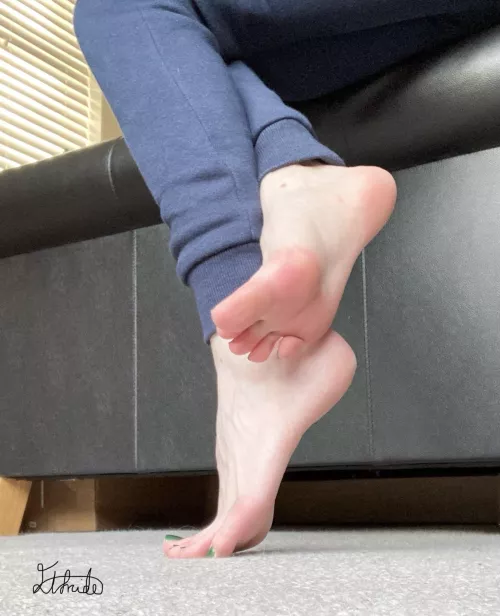 Take a peak at my soles by Elfrida77
