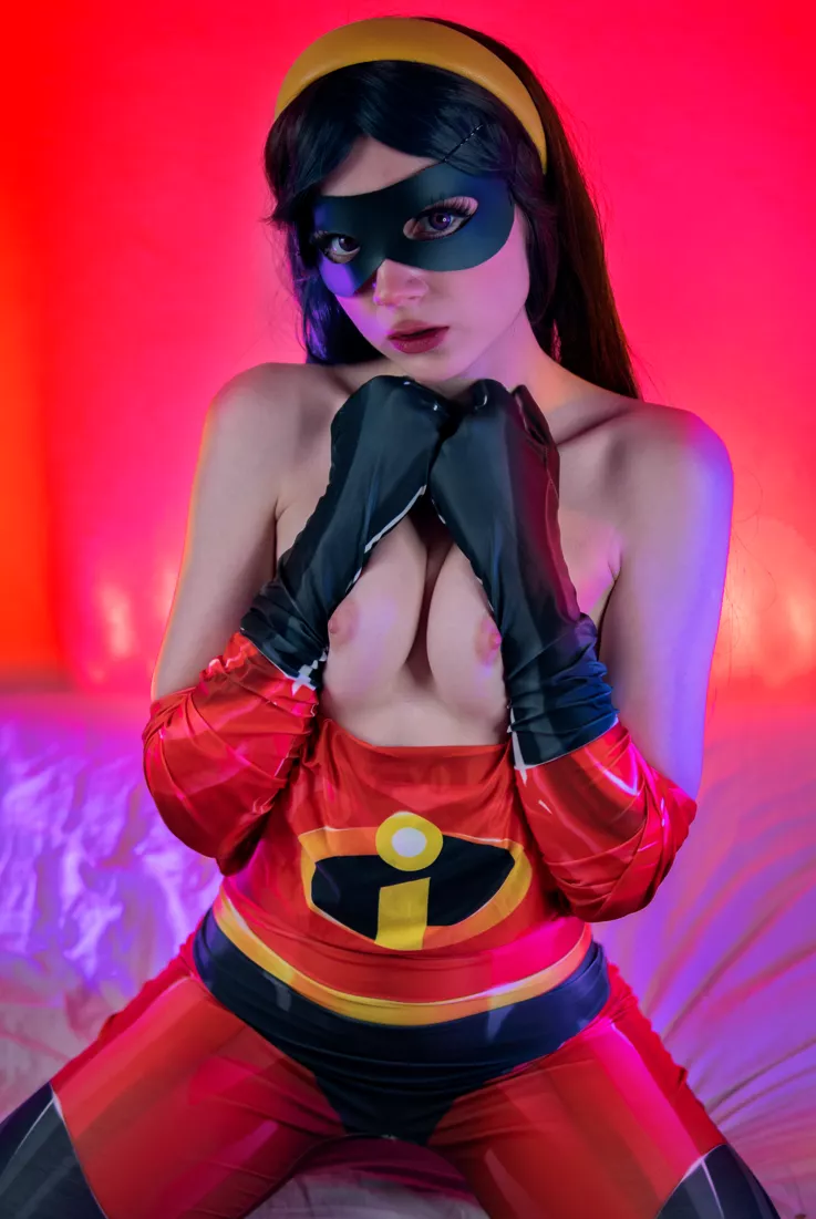 Violet Parr [The Incredibles] by Ave Ria posted by MereOasis
