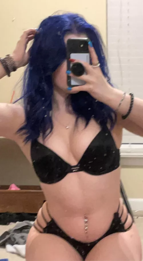 What are we listening to while we workout? and no we're not going to the gym by Samantha_Powell