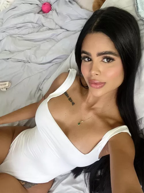 What do you think of this hot brunette? by CutisPain